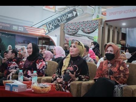 Ketua Dekranasda Hj Kasih Fajarini Gembira Produk-produk Jember Merebut Hati Masyarakat Batam  